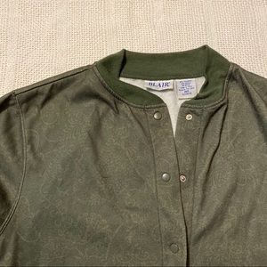 the cutest snap button cardigan🐱🐶🍎